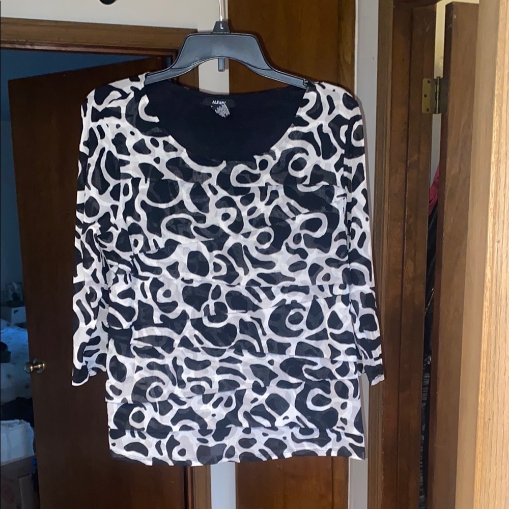 Alfani Black and White Graphic 3/4 Sleeve Blouse